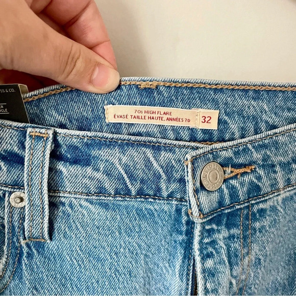 Levi's 70's High Rise Flare Jeans Light Wash  32 - Picture 8 of 9